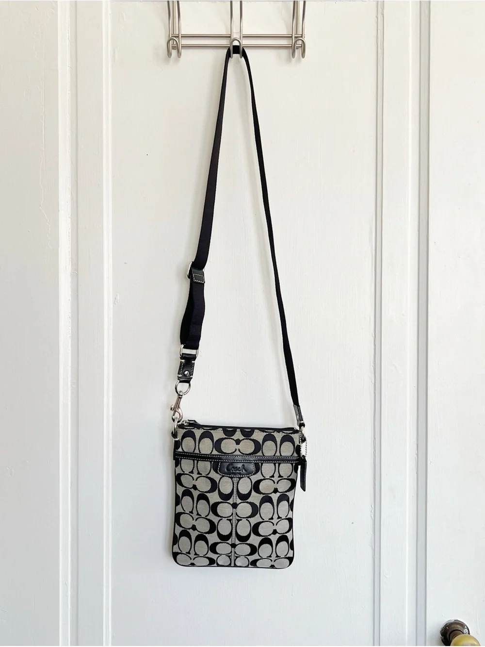 COACH • vintage Y2K Penelope Signature Swingpack crossbody purse bag black grey - Picture 2 of 9
